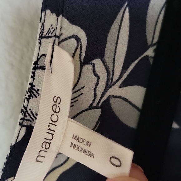 Maurices size 0X blue floral blouse - Picture 4 of 7